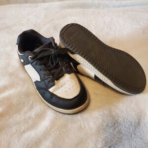 Boys Black and White Kids Lace-Up Sneakers Size 1